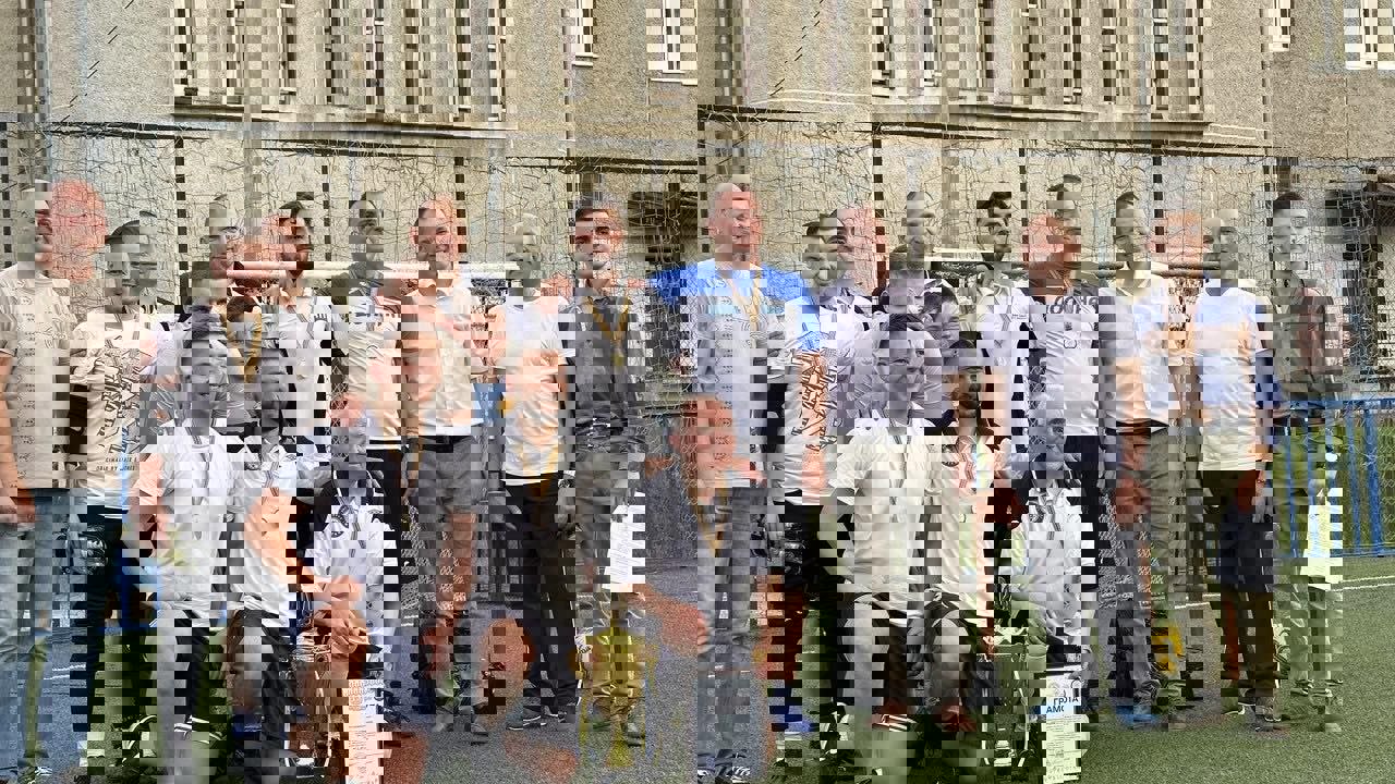 photo_5336767736438713791_y